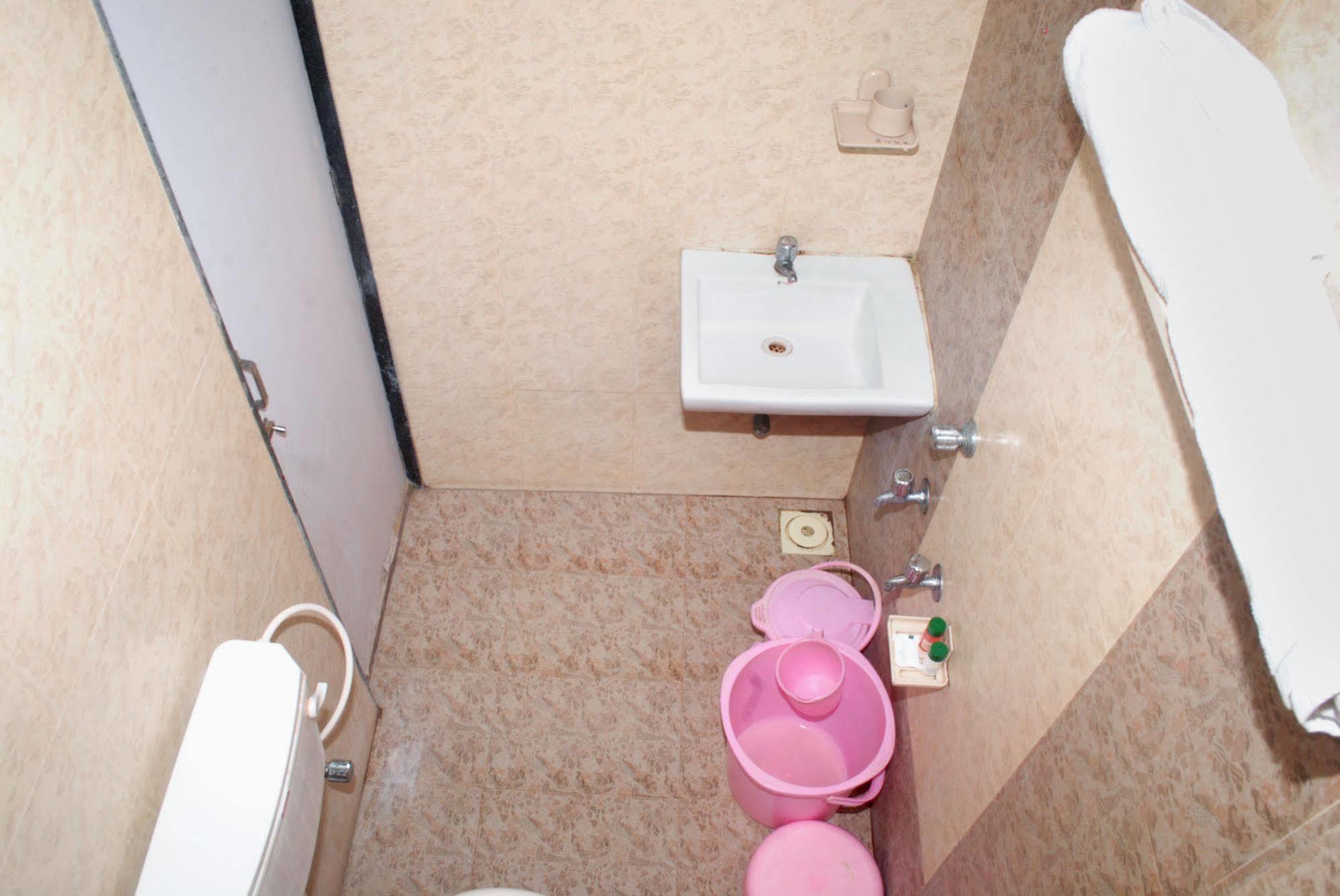 Oyo 14943 Shubh Suvidha Hotel Somnath Ngoại thất bức ảnh